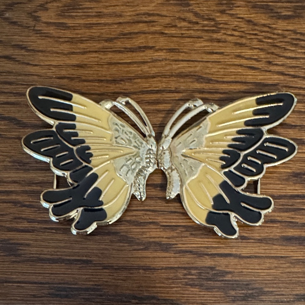Butterfly Buckle Women’s Belt Accessory in Black and Gold